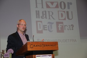 KILDEKRITIKK: Arnt Sommerlund haldt foredraget "Hvor har du det fra?" om kildekritikk i mediemangfold.